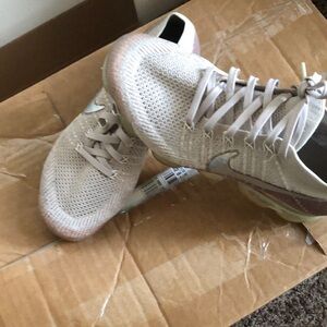 Nike Women's Cream Sneakers